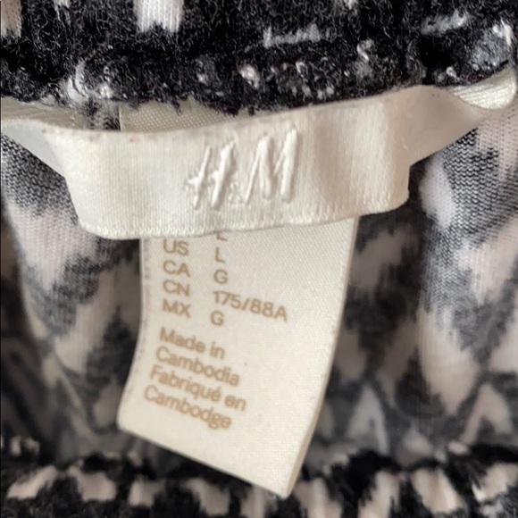 🔥🔥Woman’s super cute and comfortable H&M pants - Picture 2 of 3